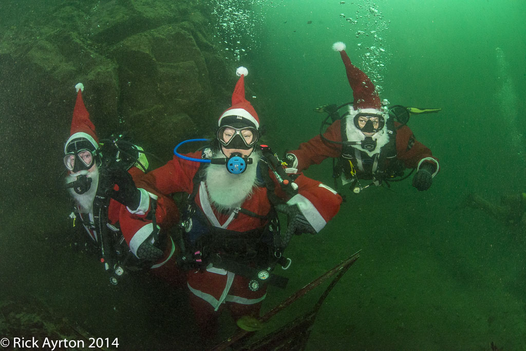 Scuba santas
